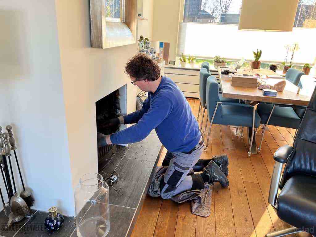 Schouwveger Lelystad kleed schoorsteenreiniger Schouwveger Lelystad kleed schoorsteenreiniger